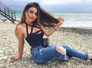 Göğüslerimi ellemesine izin verdim