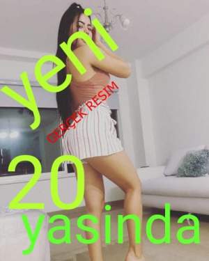 Sevgili tadında görüşmeler yapan Alara